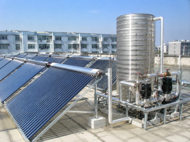 涧西区商用大容量真空管太阳能热水系统
